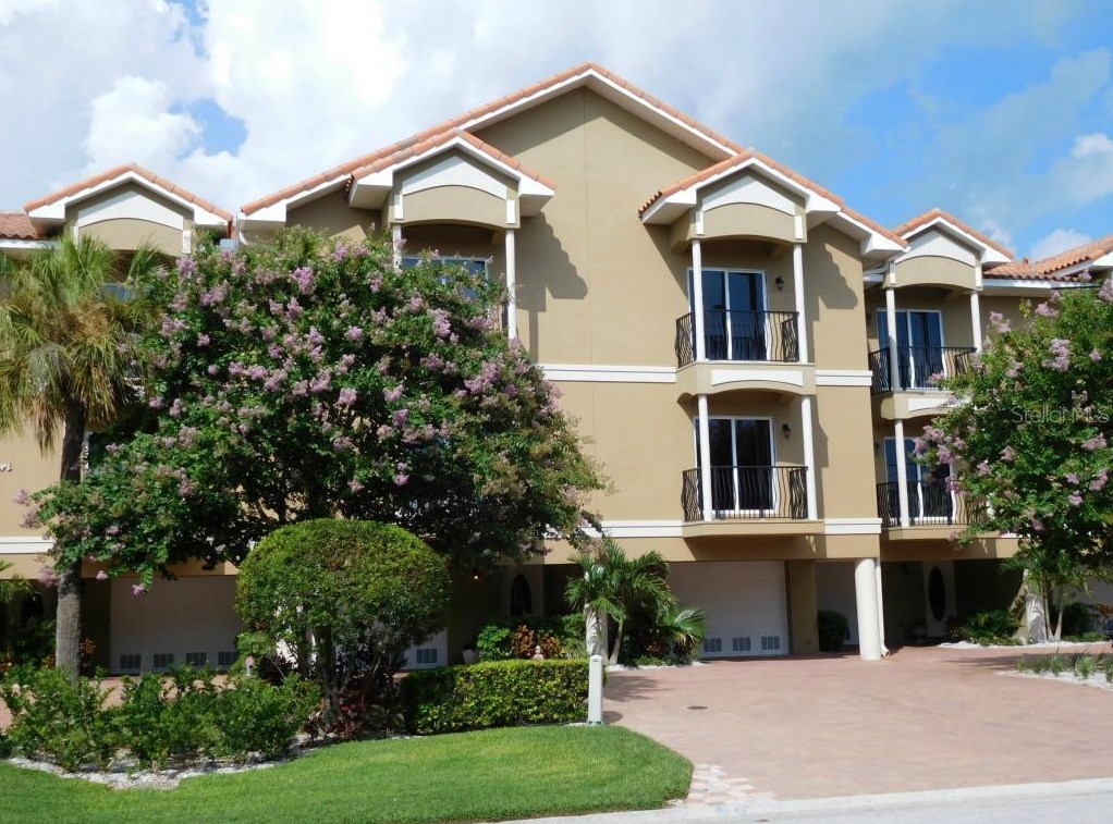 300 Capri Blvd #5